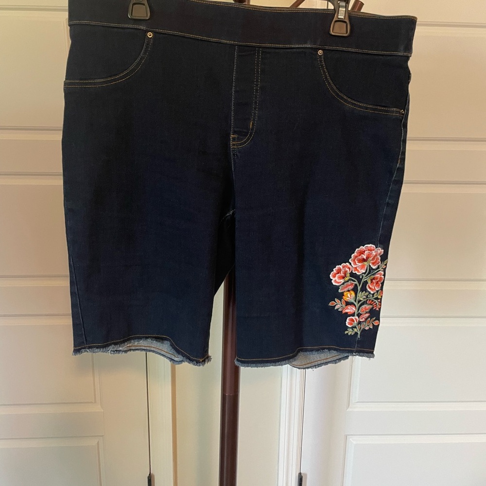 The Pioneer Woman Dark Blue Floral Embroidered Jean Shorts